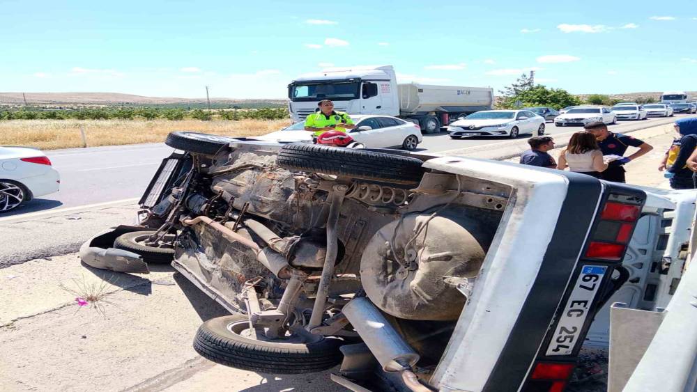Ters d&ouml;nen otomobildeki 8 aylık bebek hayatını kaybetti
