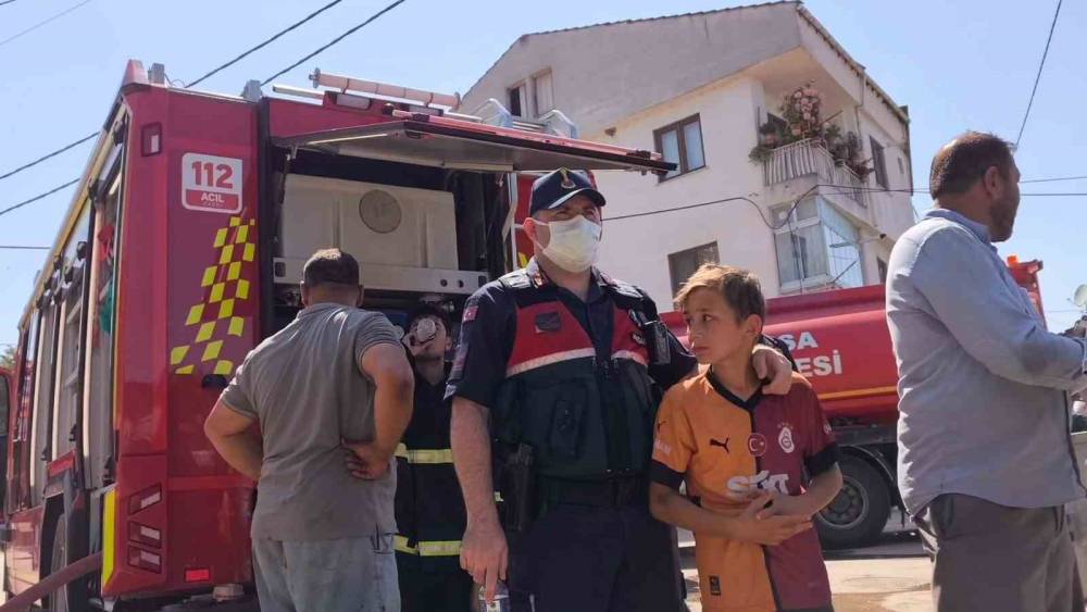 İneg&ouml;l&rsquo;de yumurta deposunda yangın: Minik Huzeyfe&rsquo;nin g&ouml;zyaşları y&uuml;rek burktu
