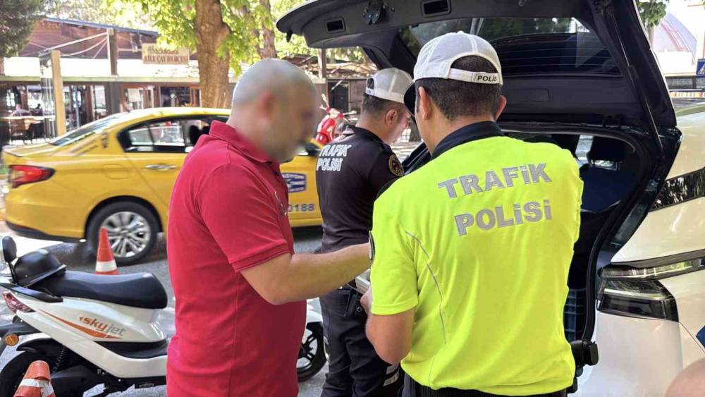 Plakasız motosikletiyle alkoll&uuml; yakalanan s&uuml;r&uuml;c&uuml;ye 71 bin lira ceza
