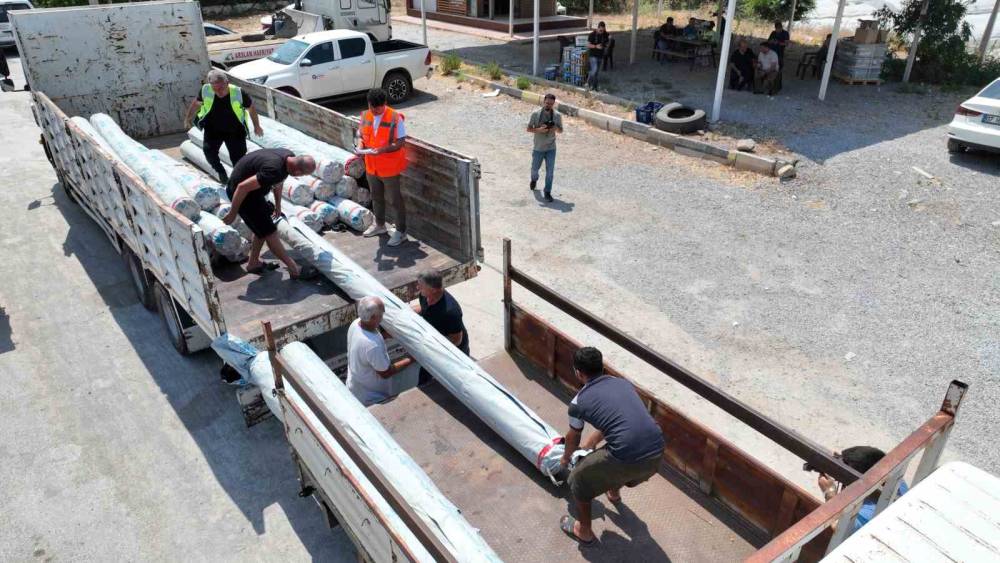 Alanya ve Gazipaşalı yangınzede &uuml;reticilere sera naylonu desteği
