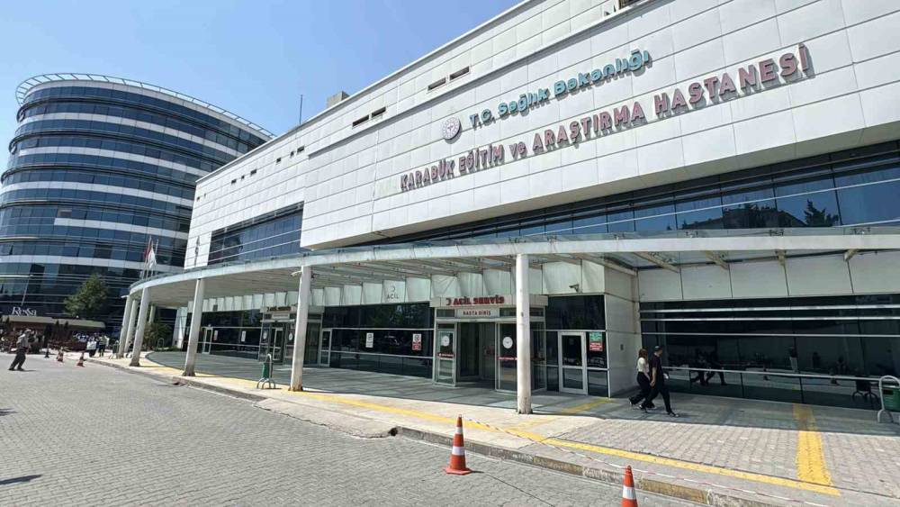 Karab&uuml;k&rsquo;te gıda zehirlenmesi: 8 kişi hastaneye kaldırıldı
