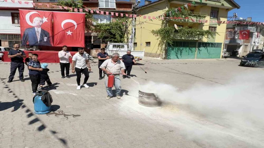 K&ouml;yde kendi yangın s&ouml;nd&uuml;rme sistemini kurdular, itfaiyeden eğitim aldılar
