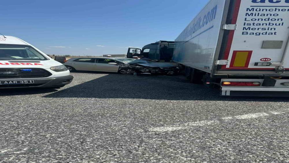 Kapıkule yolunda otomobil ile tır &ccedil;arpıştı: 1 yaralı

