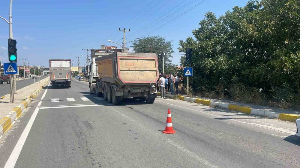 Keşan&rsquo;da tırın &ccedil;arptığı yaya yaralandı
