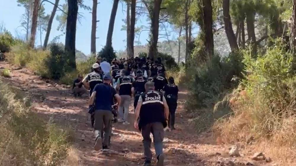 Hain darbecilerin g&ouml;md&uuml;ğ&uuml; silahlar Karatepe&rsquo;nin g&ouml;sterdiği yerlerde aranıyor
