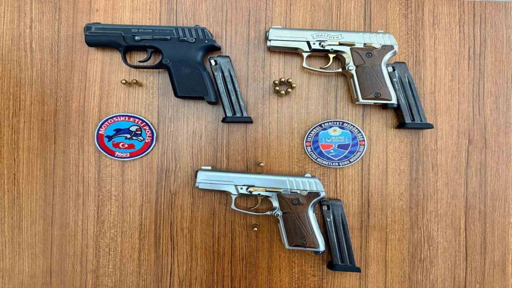 Gaziosmanpaşa Adliyesi&rsquo;nde kasten &ouml;ld&uuml;rme davasında gerginlik &ccedil;ıktı, adliyeye doğru giden silahlı kişiler yakalandı
