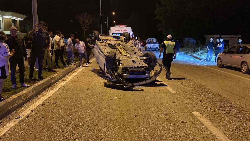 Kamyonetle &ccedil;arpışan otomobil takla attı: 2 yaralı
