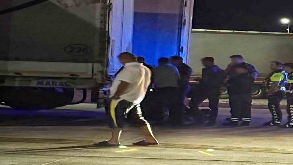 Hamzabeyli tır larkında 3 d&uuml;zensiz g&ouml;&ccedil;men yakalandı
