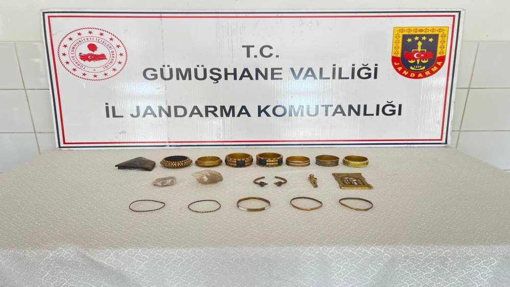 Gümüşhane’de tarihi eser operasyonunda çok sayıda obje ele geçirildi
