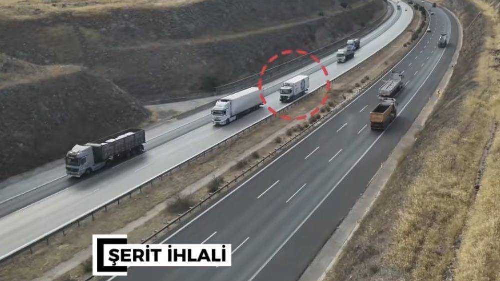 Gaziantep&rsquo;te jandarmadan otoyolda trafik denetimi: 903 araca ceza
