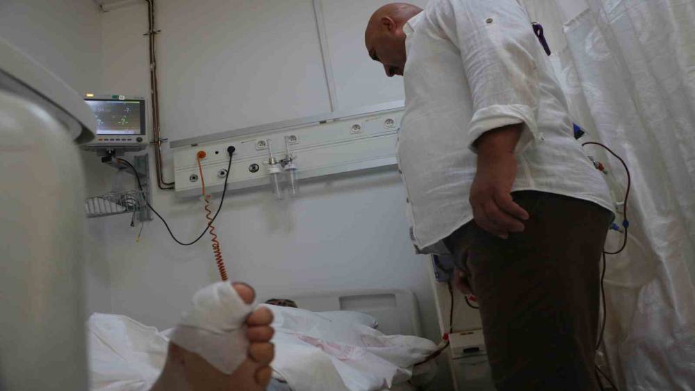 Diyarbakır&rsquo;da diyabet hastasının kesilmesi planlanan parmak kurtarıldı
