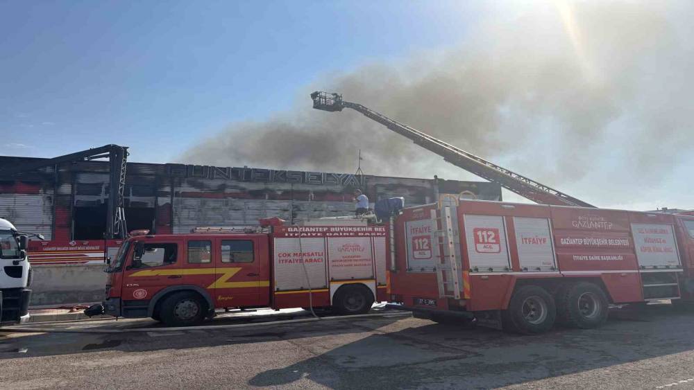 Kendi fabrikasını sigortadan para almak i&ccedil;in yaktı
