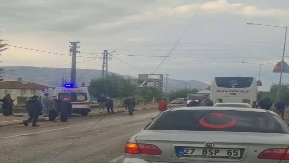Yolcu otob&uuml;s&uuml; yayaya &ccedil;arptı: 1 yaralı
