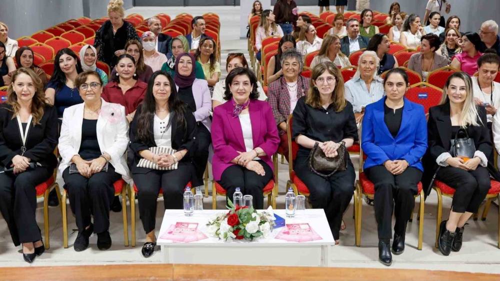 Adana&rsquo;da meme kanserine karşı farkındalık etkinliği d&uuml;zenlendi
