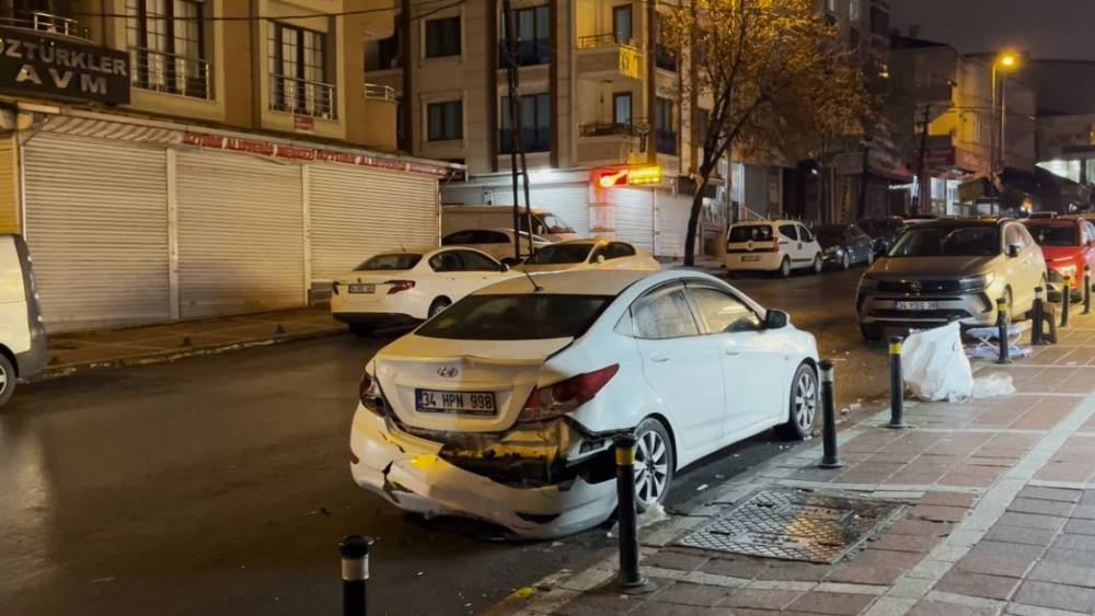 Esenyurt’ta hafif ticari aracın çarptığı adam yaralandı: O anlar kamerada
