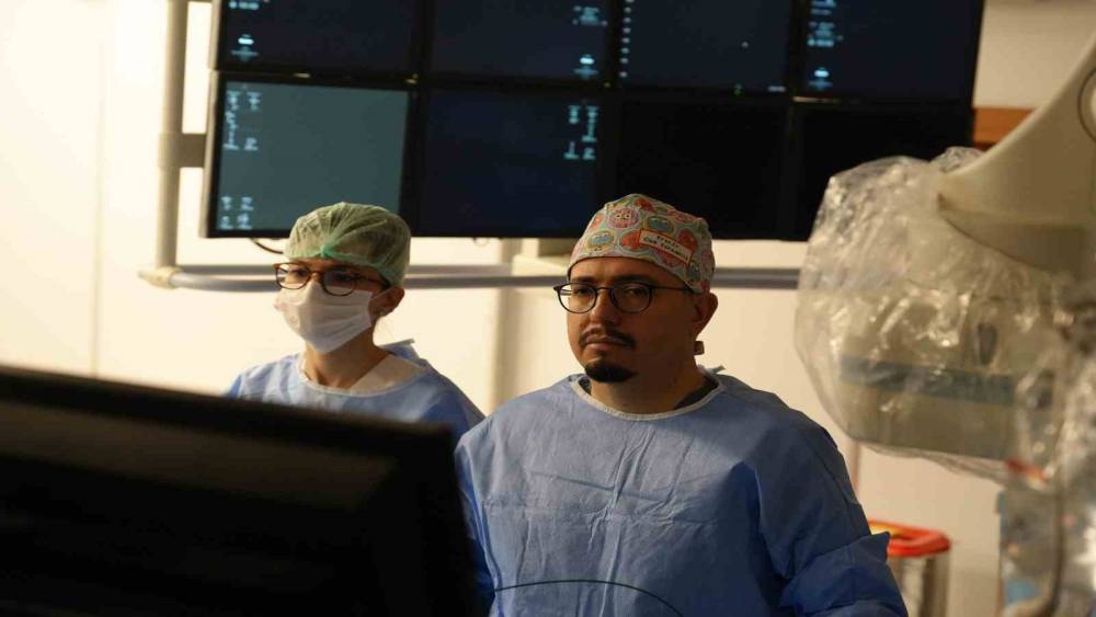 Erzurum Şehir Hastanesi &ccedil;ocuk kalbine "ritim" verdi
