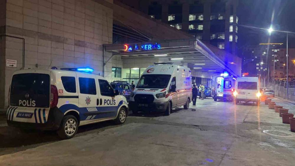 Siirt&rsquo;te taşlı sopalı kavga: 15 yaralı, 10 g&ouml;zaltı
