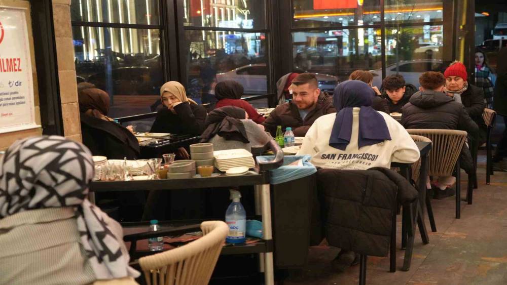 Gaziantep&rsquo;te baklava kampanyası kuyruk oluşturdu
