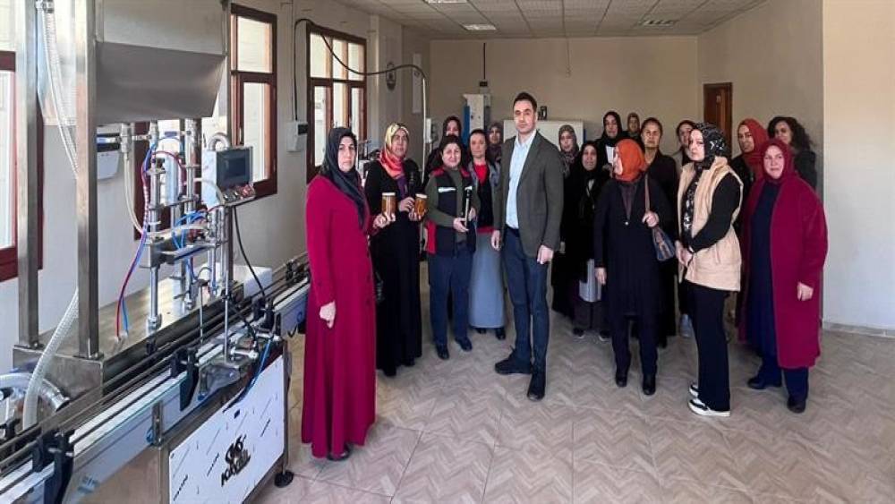 Kadınlar g&uuml;&ccedil;lerini birleştirip &uuml;retime ge&ccedil;ti
