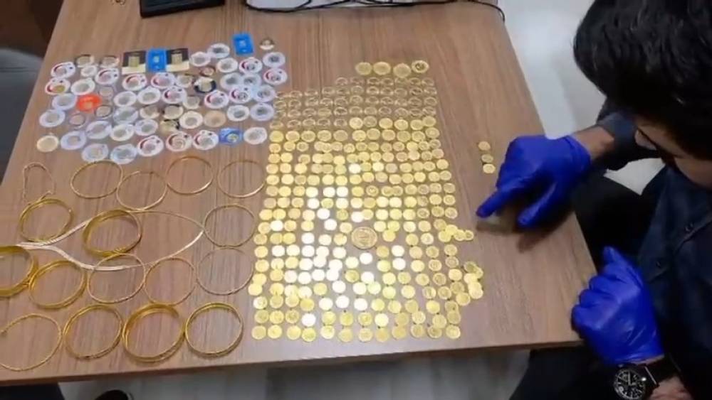 FET&Ouml; yalanıyla dolandırıcılık: Sahte polis altın dolu &ccedil;antayla ka&ccedil;arken yakalandı
