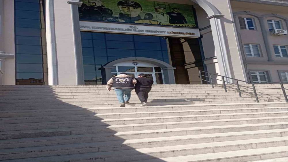Kocaeli&rsquo;de 183 dolandırıcılık dosyasından aranan şahıs yakalandı
