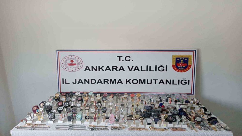 Ka&ccedil;ak saat operasyonunda 3,2 milyon liralık &uuml;r&uuml;n ele ge&ccedil;irildi
