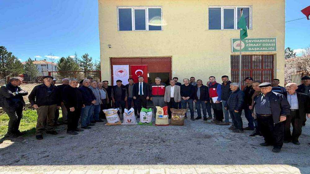 &Ccedil;avdarhisar&rsquo;da &ccedil;ift&ccedil;ilere y&uuml;zde 50 ve y&uuml;zde 75 hibeli tohum dağıtıldı
