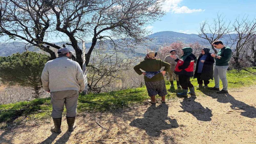 Simav&rsquo;da &uuml;reticilere zirai don uyarısı
