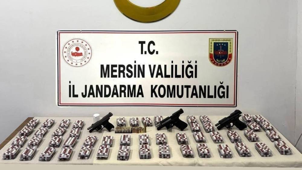 Mersin&rsquo;de binlerce uyuşturucu hap ele ge&ccedil;irildi

