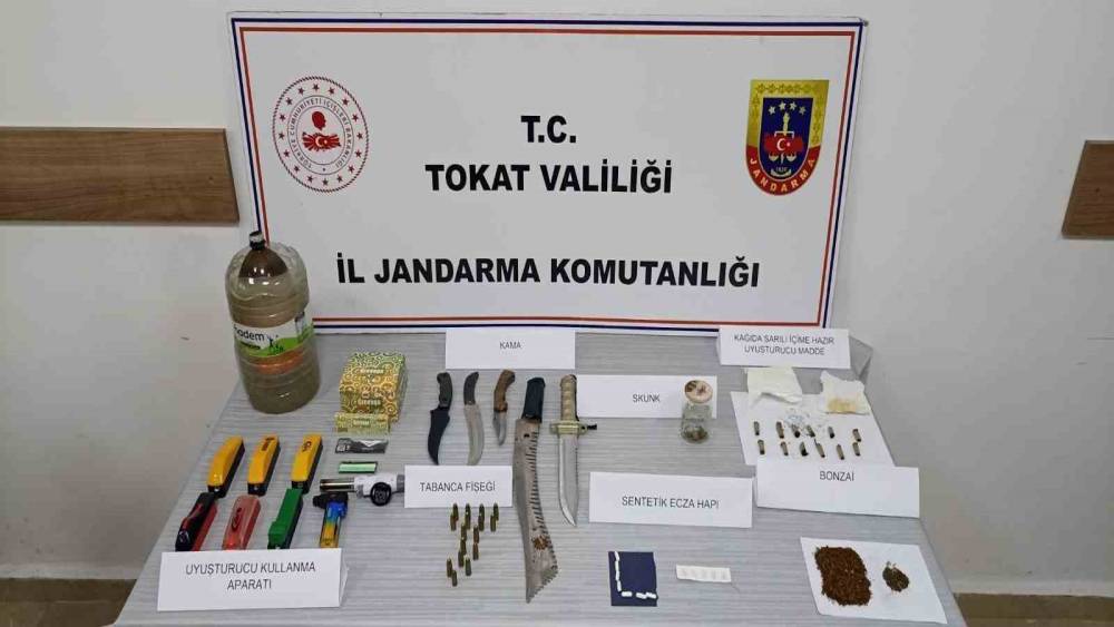 Zile&rsquo;de uyuşturucu ticaretine darbe: 4 g&ouml;zaltı
