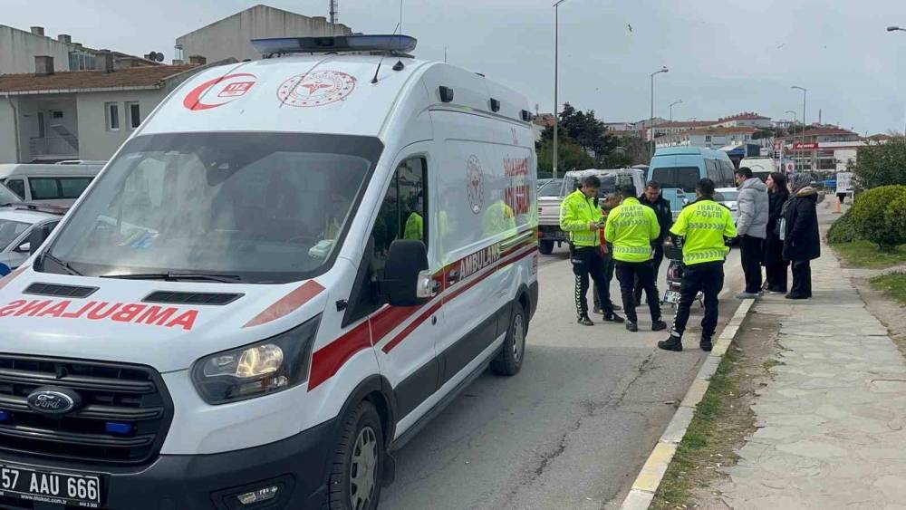 Sinop&rsquo;ta otomobil ile motosiklet &ccedil;arpıştı: 2 yaralı
