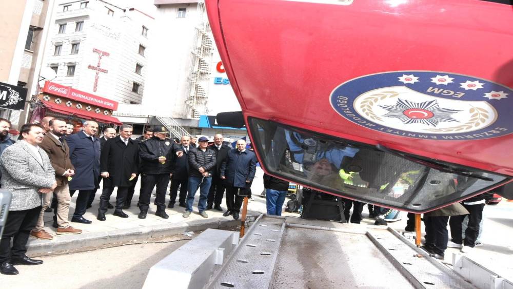 Erzurum&rsquo;da hayati deneyim: Kaza anını birebir yaşadılar
