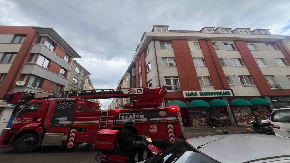 Pide salonunun bacasında &ccedil;ıkan yangın korkuttu
