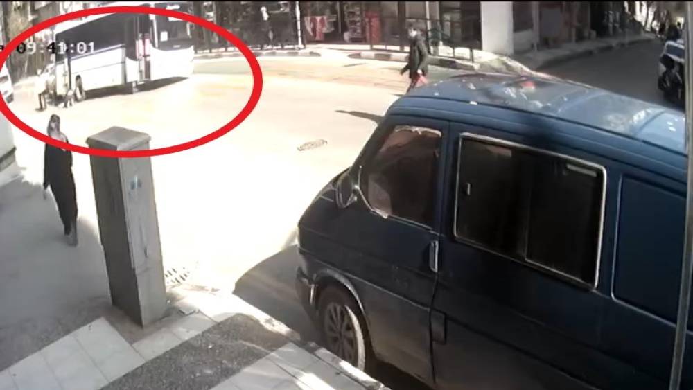 Tamir etmek i&ccedil;in altına girdiği minib&uuml;s&uuml;n altında kaldı
