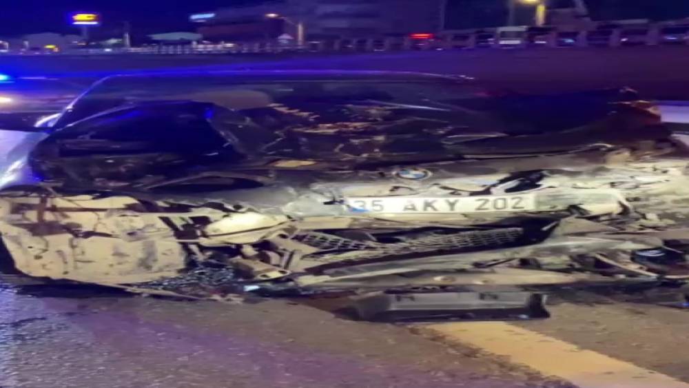 Kocaeli&rsquo;de zincirleme kaza: 4 ara&ccedil; birbirine girdi, 3 yaralı
