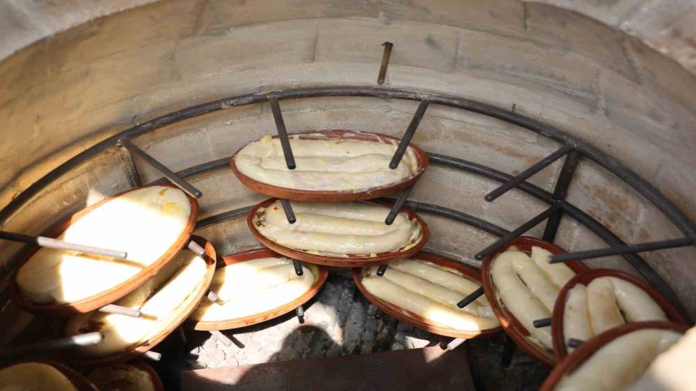 Diyarbakır&rsquo;da tandırda &ccedil;&ouml;mlek b&ouml;reği
