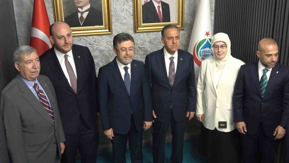 Tarım ve Orman Bakanı Yumaklı, Yalova&rsquo;da sekt&ouml;r temsilcileriyle buluştu: "Tarımsal kayıplar geri alınacak"
