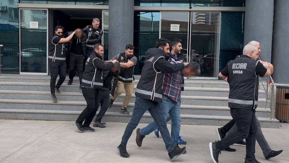 Bursa&rsquo;da &ccedil;ift&ccedil;ileri hedef alan tefeci &ccedil;etesi adliyeye sevk edildi
