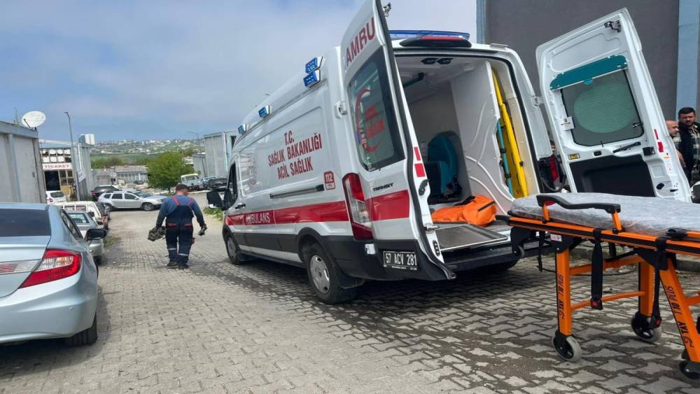 Sinop&rsquo;ta y&uuml;k asans&ouml;r&uuml;n&uuml;n halatı koptu: 2 yaralı
