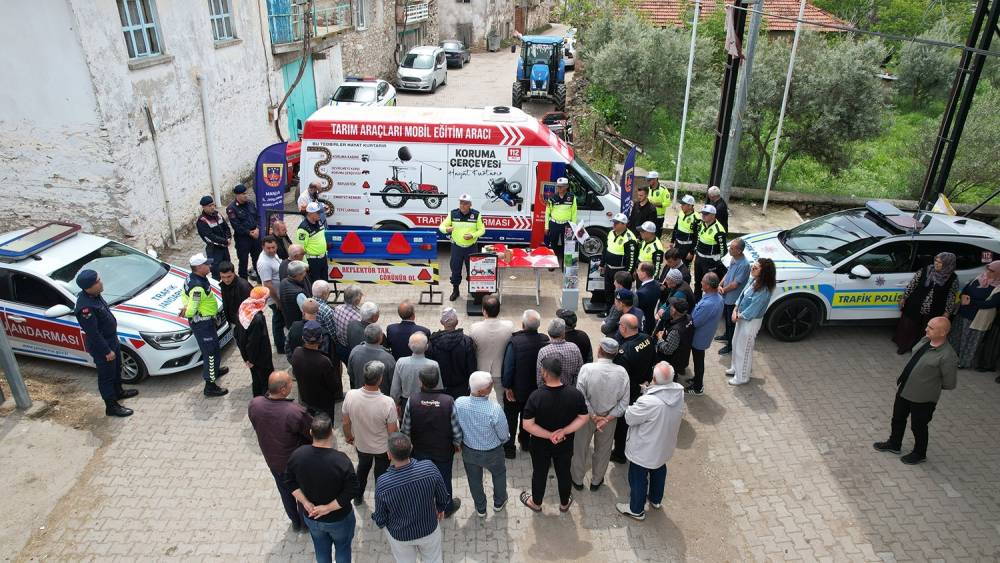 Kula&rsquo;da &ccedil;ift&ccedil;ilere trafik g&uuml;venliği eğitimi
