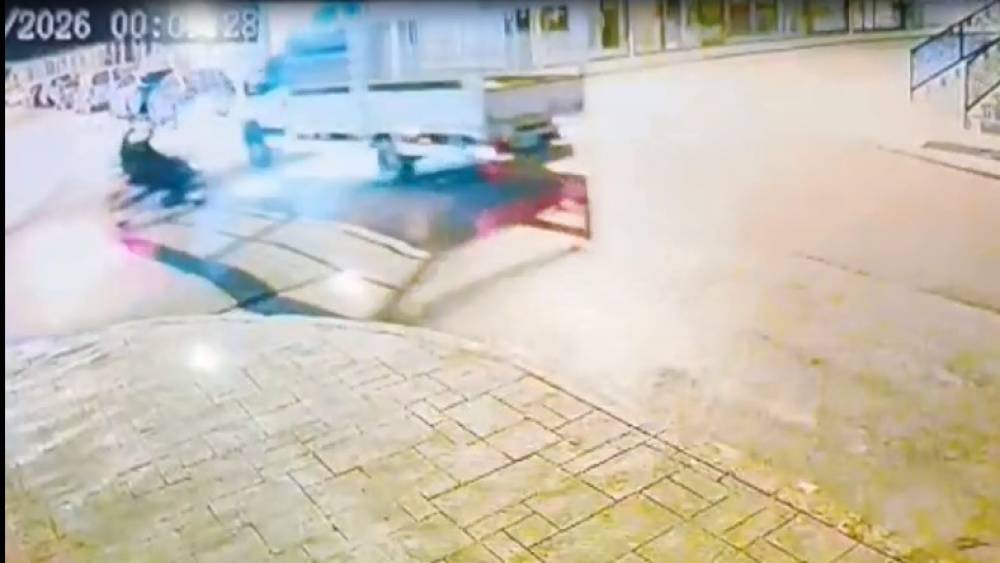 Keşan&rsquo;da 2 kişinin yaralandığı kaza g&uuml;venlik kamerasına ansıdı
