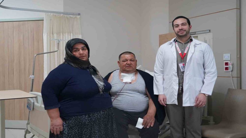 Boynundaki 542 gramlık kitle başarıyla &ccedil;ıkarıldı
