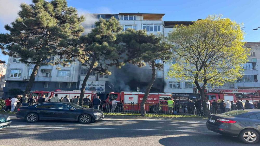Fatsa&rsquo;da oto aksesuar d&uuml;kkanında yangın: Patlama paniğe neden oldu
