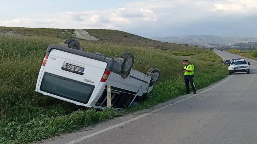 Ankara&rsquo;da kontrolden &ccedil;ıkan minib&uuml;s devrildi: 1 &ouml;l&uuml;
