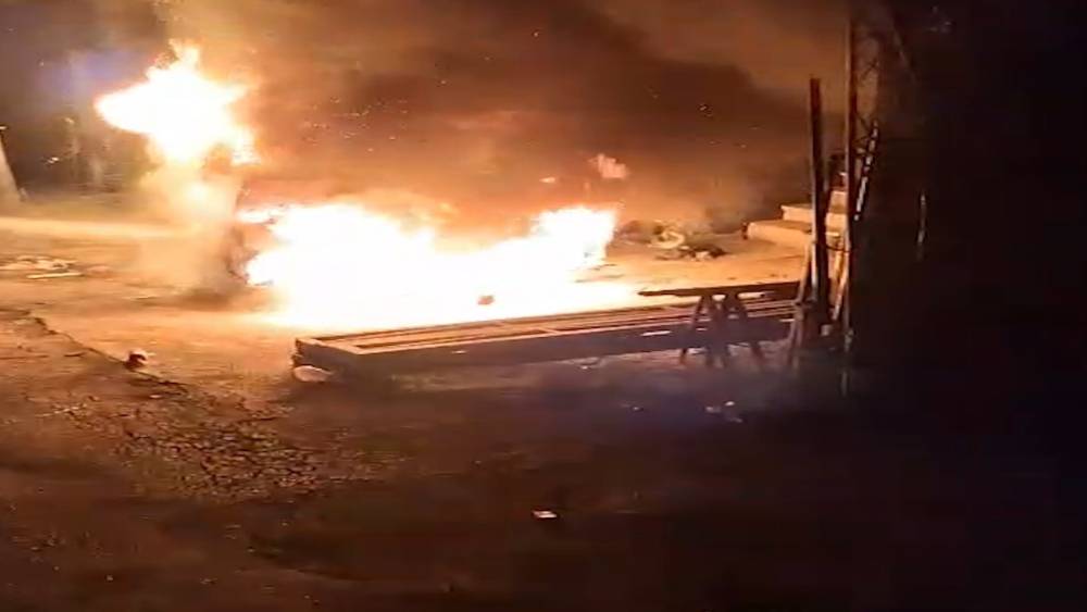 Kırıkkale&rsquo;de park halindeki otomobil alev topuna d&ouml;nd&uuml;
