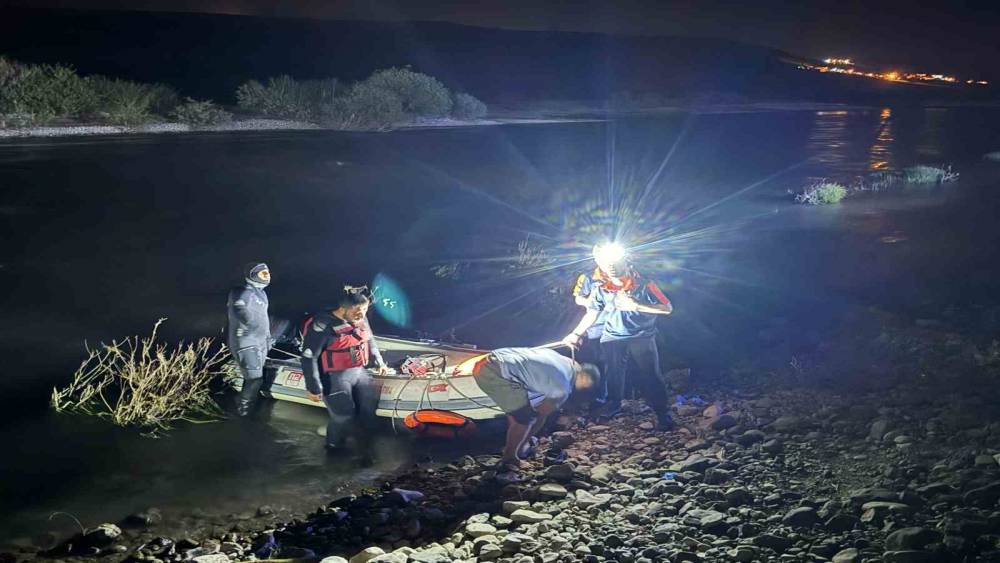 Batman&rsquo;da Garzan &Ccedil;ayı&rsquo;nda mahsur kalan piknik&ccedil;iler kurtarıldı
