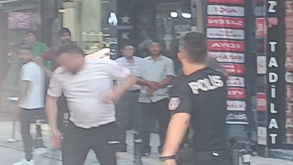 Yalova&rsquo;da bı&ccedil;aklı satırlı kavga: 2 yaralı

