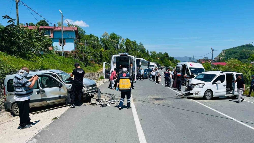 Ordu&rsquo;da 3 aracın karıştığı trafik kazası: 7 yaralı
