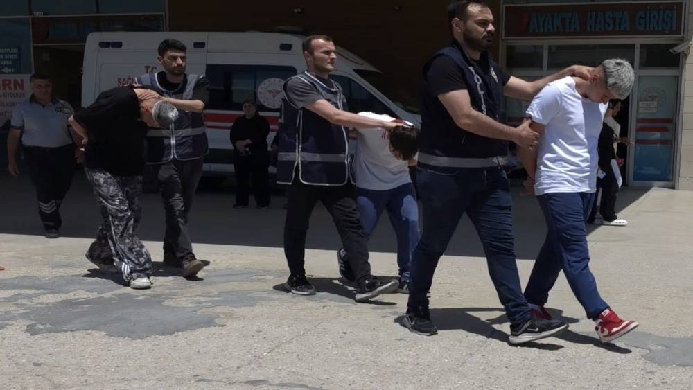 &Ccedil;ocuk parkında dehşeti yaşatanlar adliyeye sevk edildi
