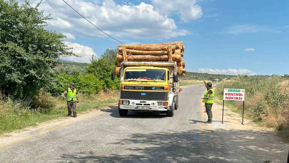 Muğla&rsquo;da orman emvali taşıyan ara&ccedil;lara mobil kontrol denetimi
